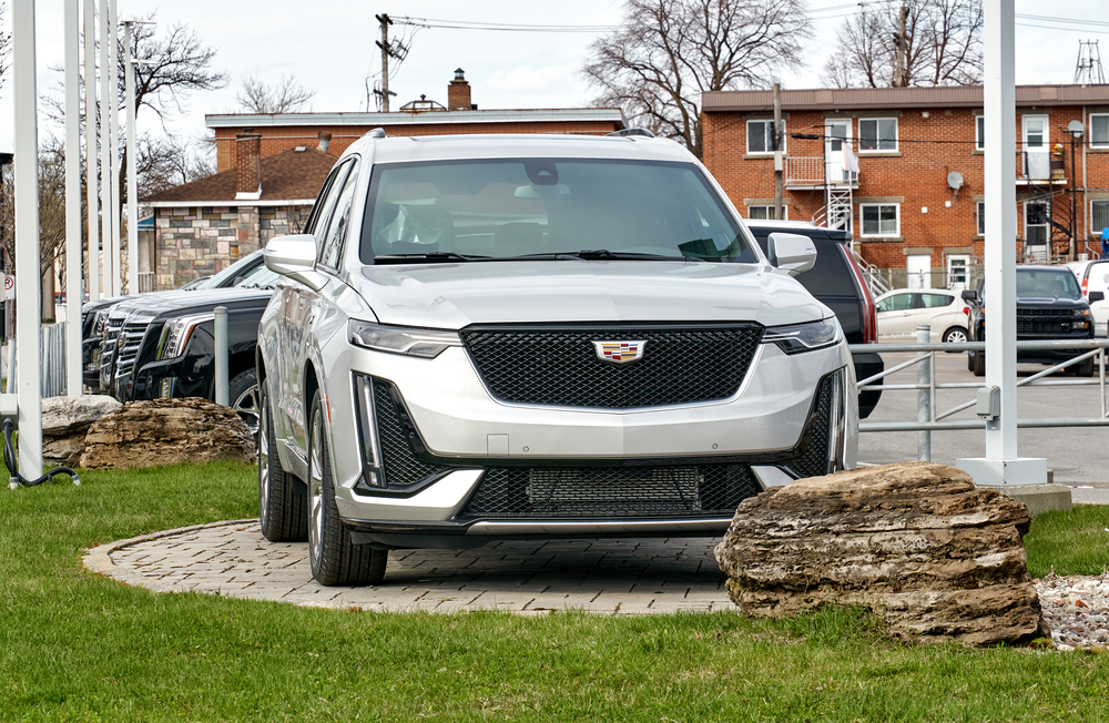 silver front view of 2021 cadillac xt6