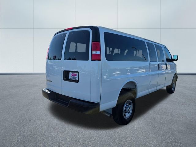 2025 Chevrolet Express Passenger 1LS