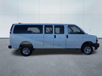 2025 Chevrolet Express Passenger 1LS